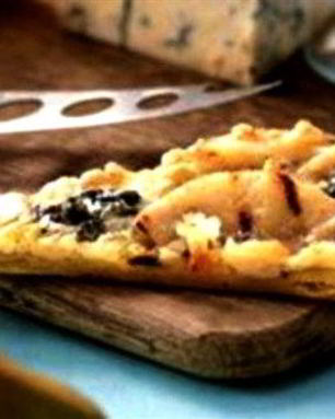 Пицца с голубым сыром и грушей