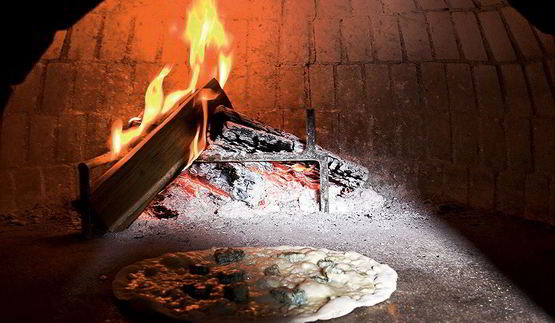 пицца с голубым сыром и грушей