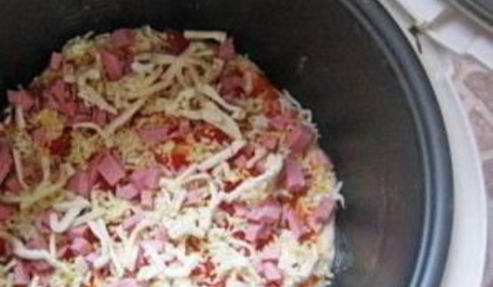 пицца с колбасой в мультиварке