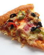 Пицца с куриной печенью и помидорами