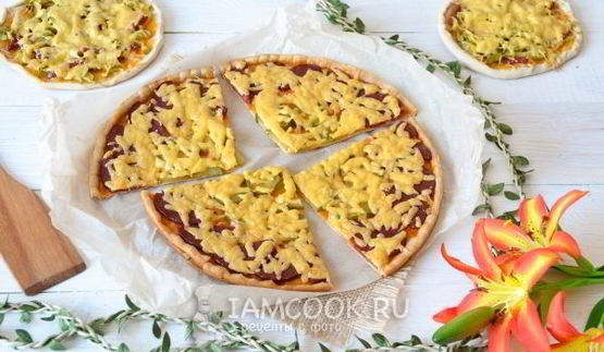 пицца с солеными огурцами