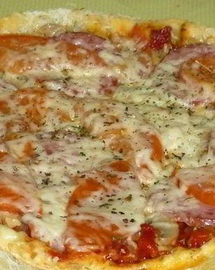 Пицца с сыром в мультиварке