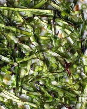 Пицца со спаржей и луком