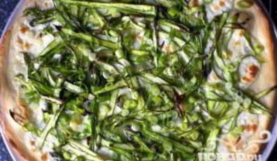 пицца со спаржей и луком