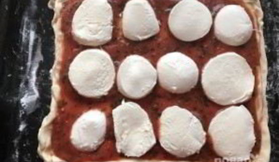 потрясающая итальянская пицца с моцареллой