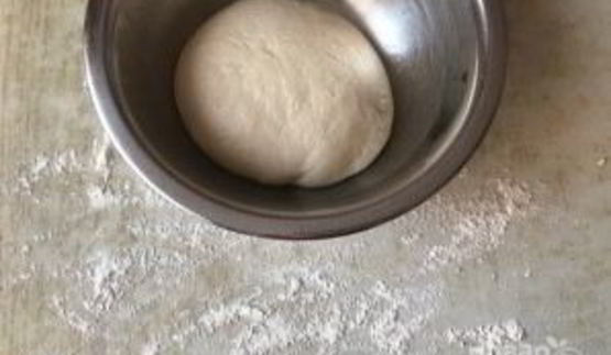 потрясающая итальянская пицца с моцареллой