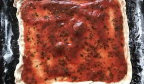 потрясающая итальянская пицца с моцареллой