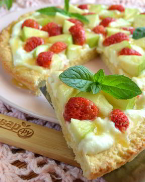 Яблочная пицца с карамелью