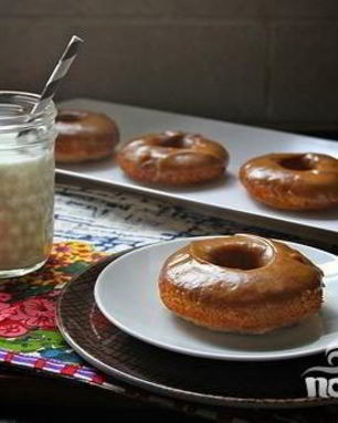 Банановые пончики с арахисовой глазурью