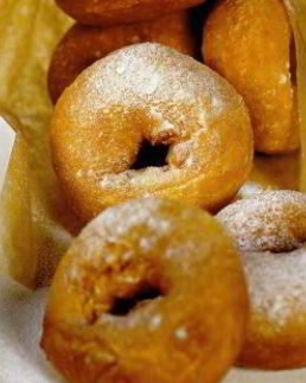 Пончики с апельсиновым соусом