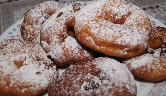 пончики с яблоками и коньяком
