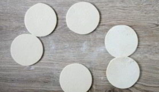 пончики во фритюре с шоколадом