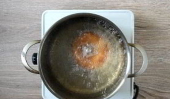 пончики во фритюре с шоколадом