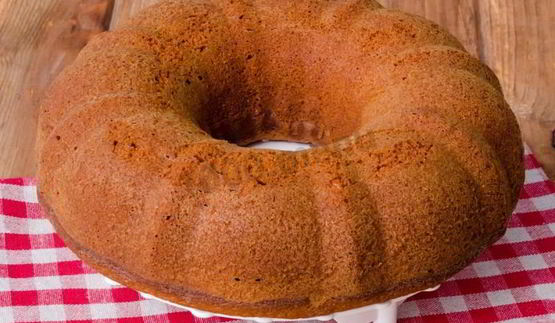 коврижка на кефире с вареньем