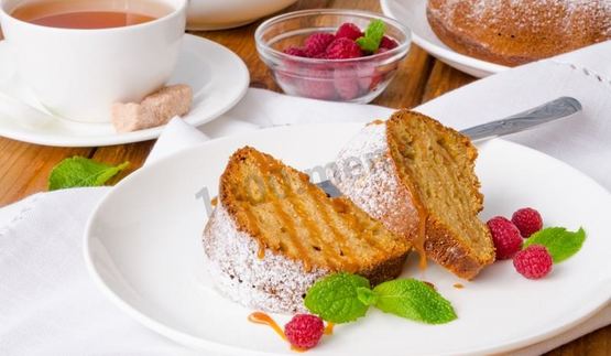 коврижка на кефире с вареньем