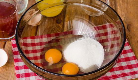 коврижка на кефире с вареньем