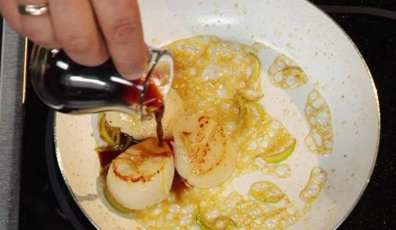 морской гребешок на прянике с мандариновым кремом