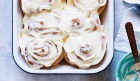 рулетики с корицей и глазурью