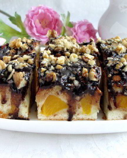 Рецепт фруктовой шарлотки с шоколадной глазурью