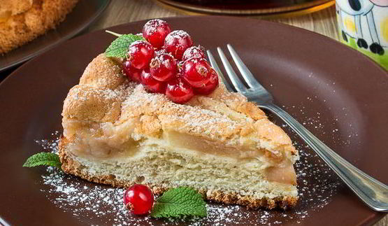 классическая яблочная шарлотка