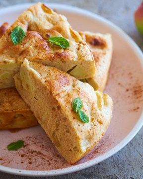 Простая яблочная шарлотка с пряностями