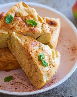 Простая яблочная шарлотка с пряностями