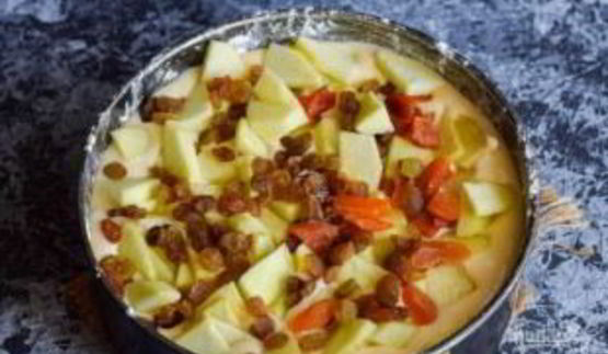 шарлотка из яблок на сметане