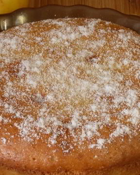 Шарлотка на сметане с яблоками