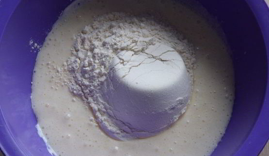 шарлотка на сметане с яблоками