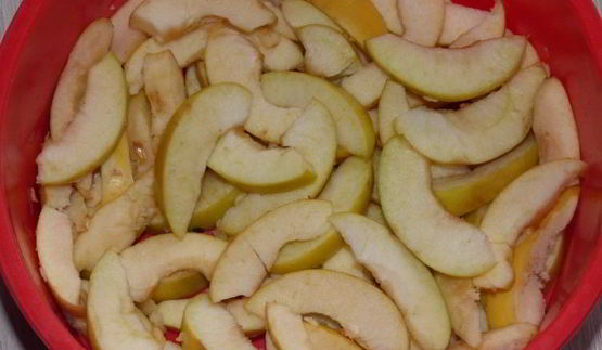 шарлотка на сметане с яблоками