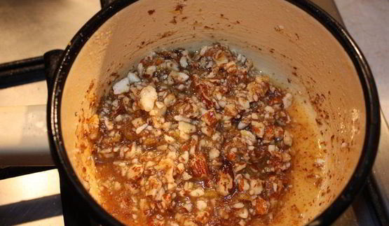 шарлотка с грушами и орехами