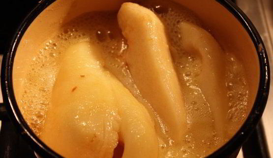 шарлотка с грушами и орехами