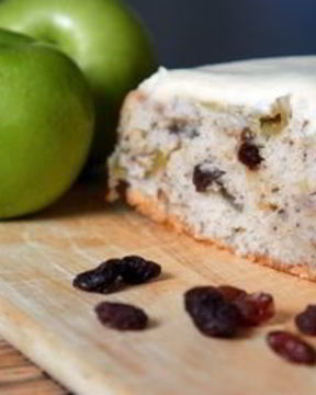 Шарлотка с орехами и яблоками