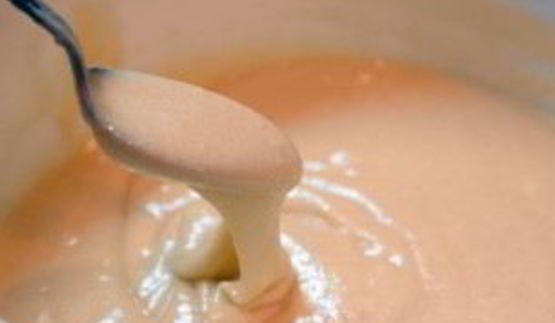 шарлотка с орехами и яблоками