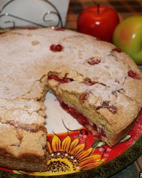 Шарлотка с вишней в духовке