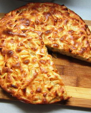 Шарлотка с яблоками и корицей