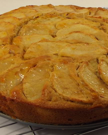 Рецепт шарлотка с яблоками и сметаной