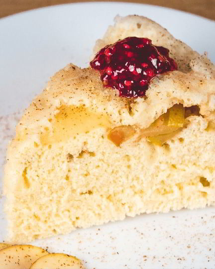 Рецепт шарлотки с яблоками в микроволновке