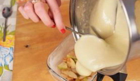 шарлотка с яблоками в микроволновке