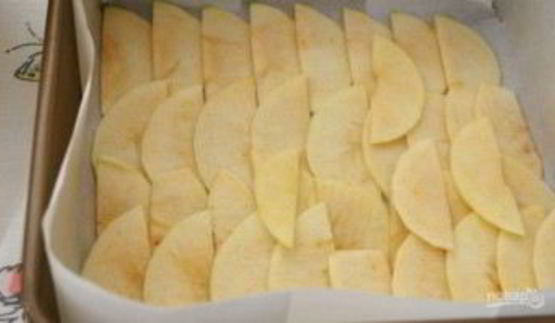 шарлотка с яблоком