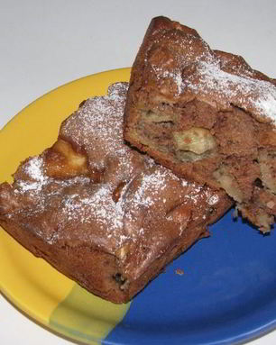 Шарлотка шоколадная с яблоками