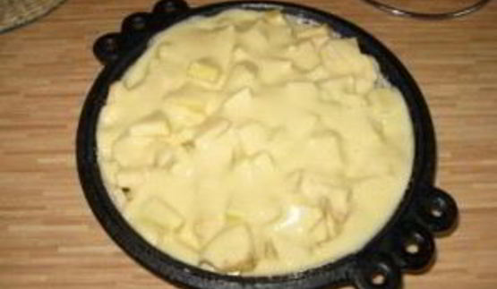 шарлотка со сметаной и яблоками