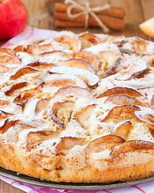 Шарлотка в мультиварке яблочная