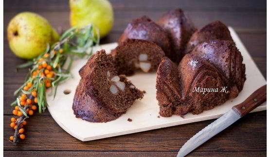 шоколадная шарлотка с грушей и корицей