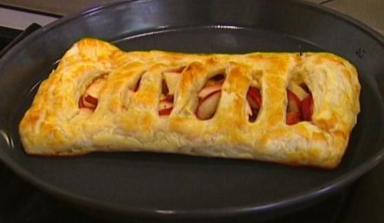 быстрый яблочный штрудель с изюмом, миндалем и корицей