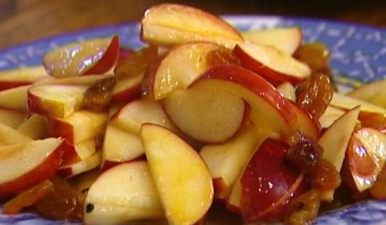 быстрый яблочный штрудель с изюмом, миндалем и корицей