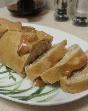 Мясо-капустный штрудель из кабачкового теста