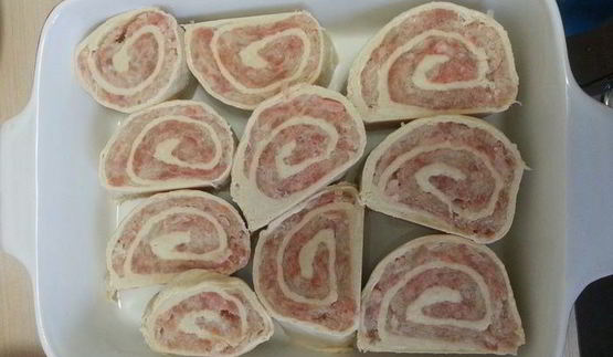 мясо-капустный штрудель из кабачкового теста