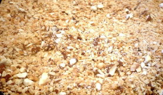 ореховый штрудель с миндальным соусом