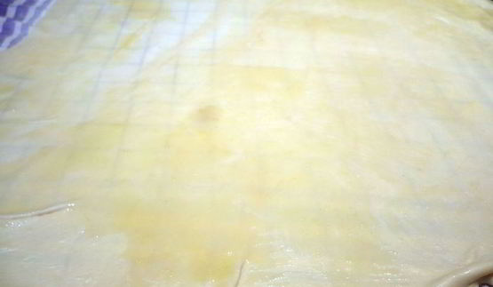 ореховый штрудель с миндальным соусом